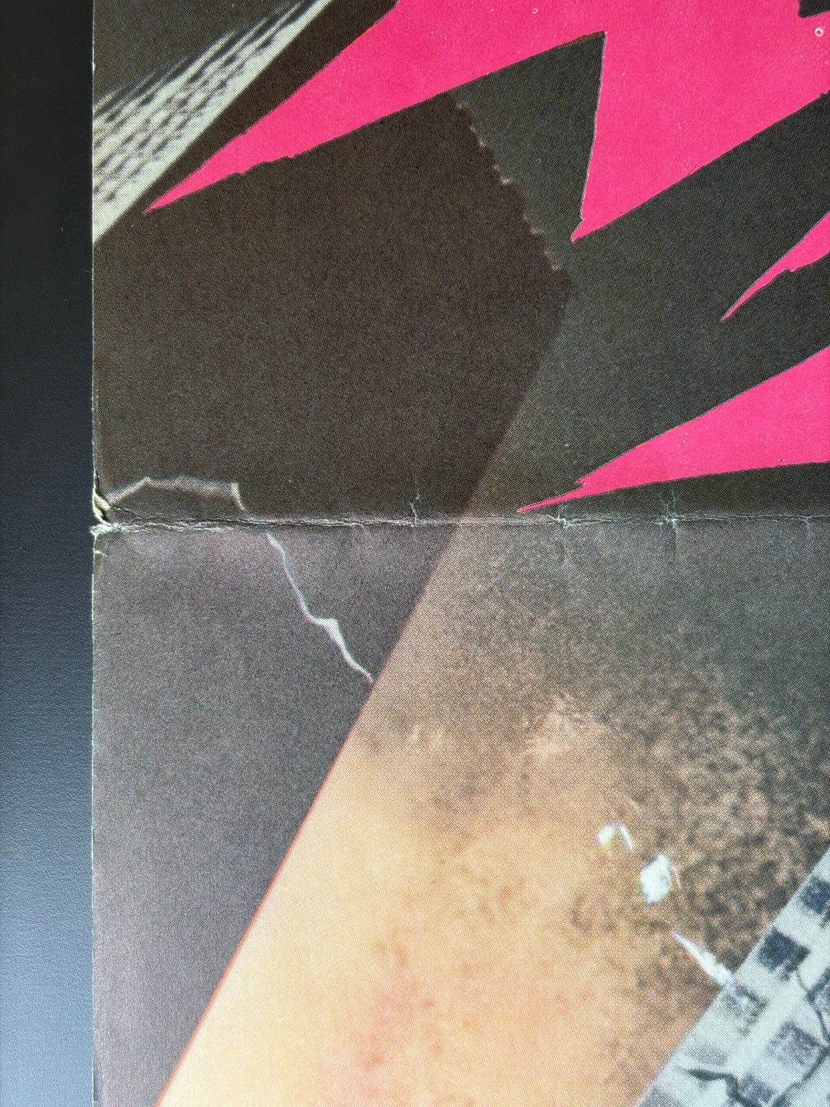 Busting (1974) Original Japanese B2 Poster - Condition detail 10