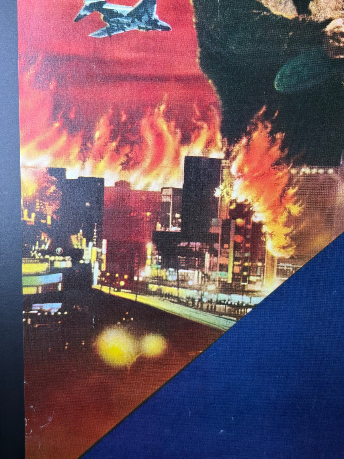King Kong vs. Godzilla (1962) Original Japanese B2 Poster - 1977 Re-release - Condition detail 7