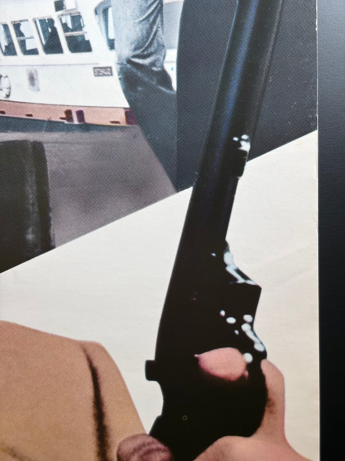 The Hunter Will Get You (1976) Original Japanese B2 Poster - Condition detail 3
