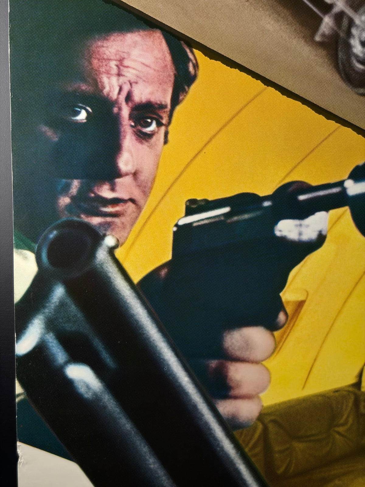 The Hunter Will Get You (1976) Original Japanese B2 Poster - Condition detail 7